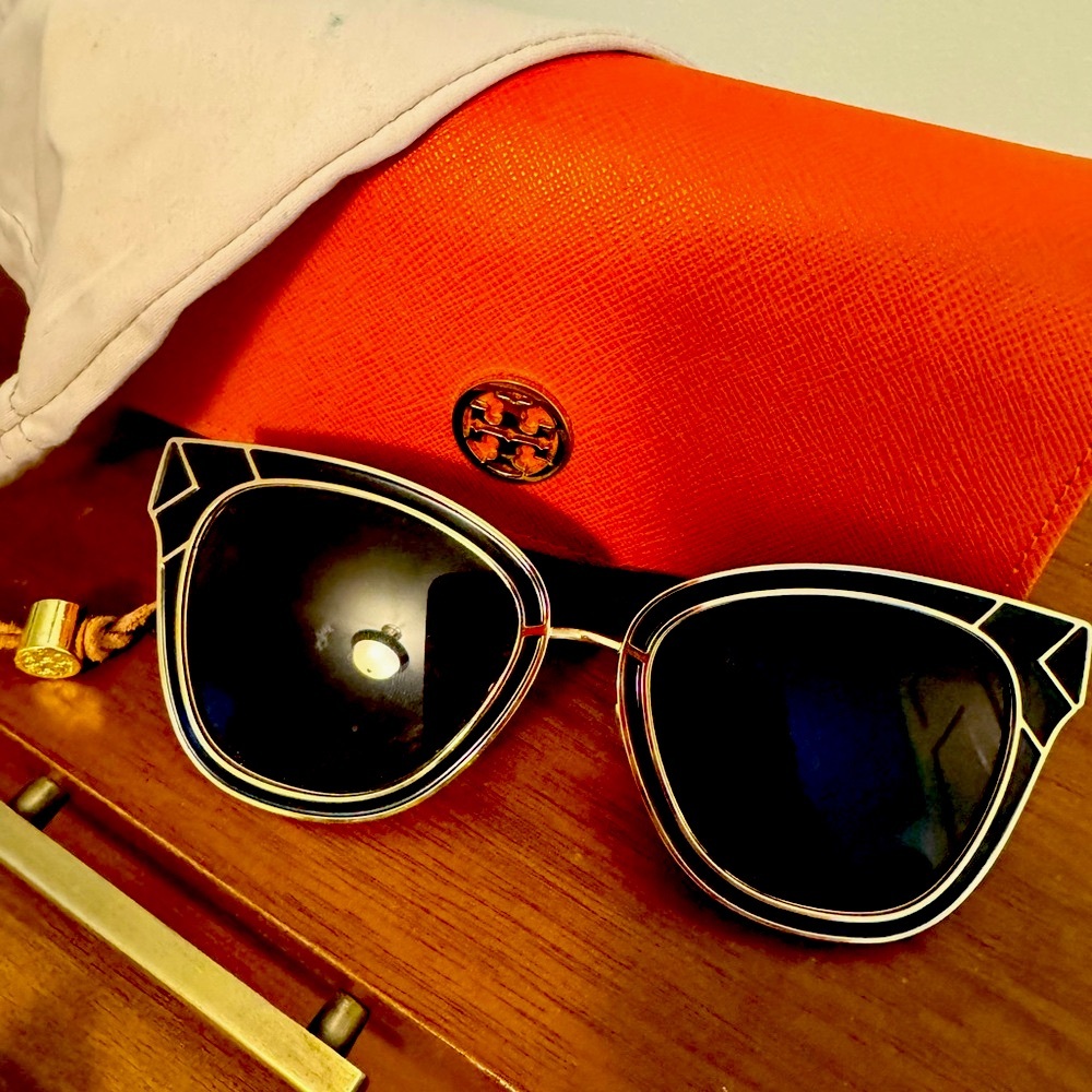 Tory Burch EUC sunglasses with gold trim